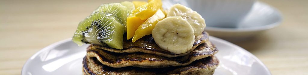 PANQUECAS DE BANANA E AVEIA