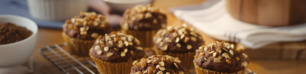 Muffins de chocolate y Avena Quaker® y café
